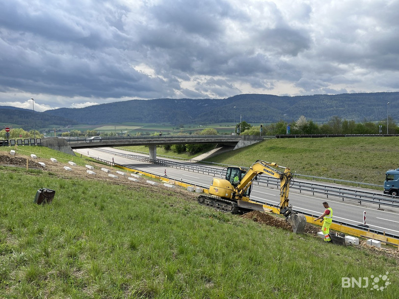 Le chantier d'installation des panneaux solaires a débuté aux abords de l'A16.