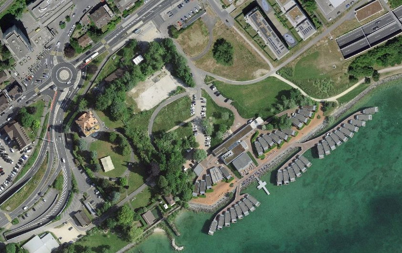 Le complexe doit se loger au nord de l'hôtel Palafitte (photo: SITN).