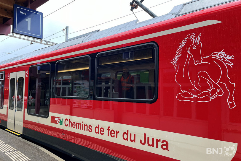 Le public a pu découvrir le nouveau train samedi à la gare de Saignelégier. 