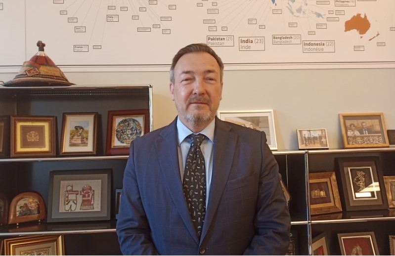 Claudio Fischer a reçu notre correspondante parlementaire Marie Vuilleumier dans son bureau au Palais fédéral. (Photo : RRR)