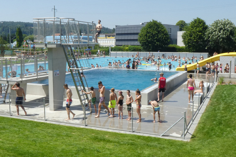 L'accès à la piscine de Porrentruy sera limité du 4 juillet au 31 août. (Photo d'archives : Ville de Porrentruy.)