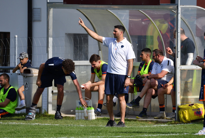 Thierry Payet et le FC Ajoie-Monterri n'ont pas trouvé la faille face à Binningen. (Photo d'archives : Georges Henz)
