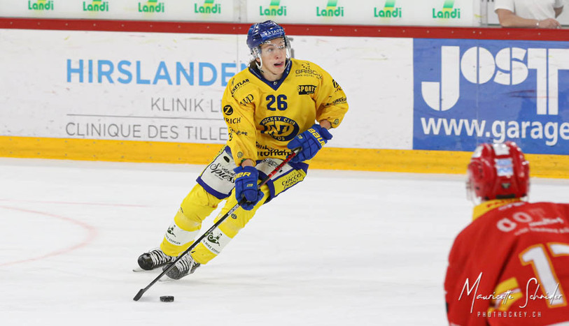Tim Minder, ici sous les couleurs des U20 du HC Davos, rejoint la défense du HC Ajoie. (Photo : Mauricette Schnider)