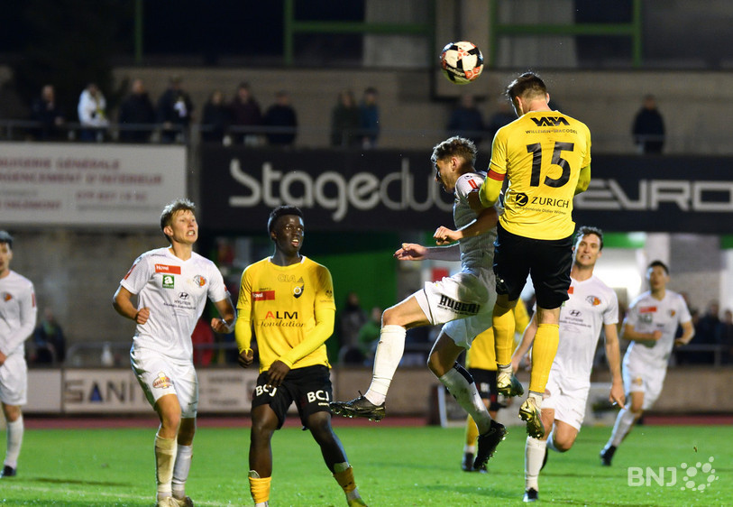 Le coup de tête victorieux du capitaine Matteo Cesca. (Photo : Georges Henz)