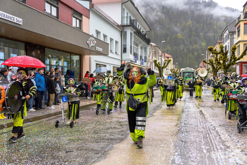 La Mystic Vallon's a fait vibrer les rues de Fleurier en fin de cortège.