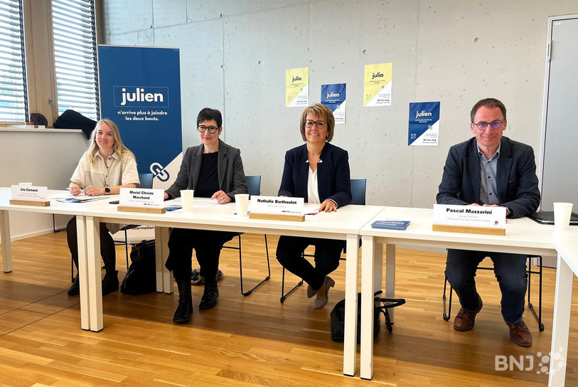 Léa Carnazzi (assistante sociale à Caritas), Muriel Christe Marchand (cheffe du Service de l'action sociale), Nathalie Barthoulot (ministre de l'Intérieur) et Pascal Mazzarini (chef du Service de la Cohésion sociale de Delémont, de gauche à droite) ont présenté la campagne de lutte contre le non-recours aux prestations sociales. Une première dans le Jura. 