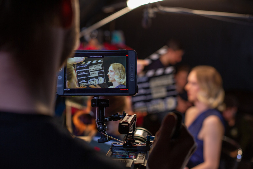 Pro Junior Arc jurassien et l'Aide suisse à la jeunesse et aux familles produisent un clip de sensibilisation sur la transidentité. (Photo : Pro Junior Arc jurassien / Théophile Boucard).