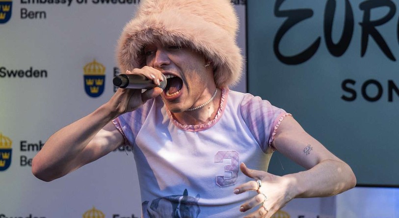 Le Biennois Nemo représentera la Suisse lors de la deuxième demi-finale de l’Eurovision le 9 mai en chantant « The Code » en anglais. (Photo : Keystone/ Peter Schneider