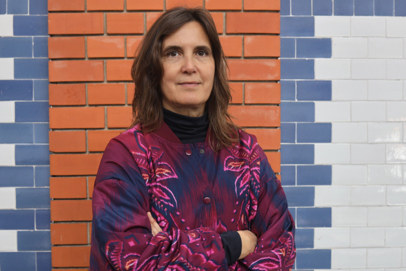 Simone Töndury, directrice artistique de La Chaux-de-Fonds Capitale culturelle suisse 2027, a dû faire des choix difficiles pour départager les 280 candidatures reçues. (Photo : La Chaux-de-Fonds Capitale culturelle suisse / Pablo Fernandez).