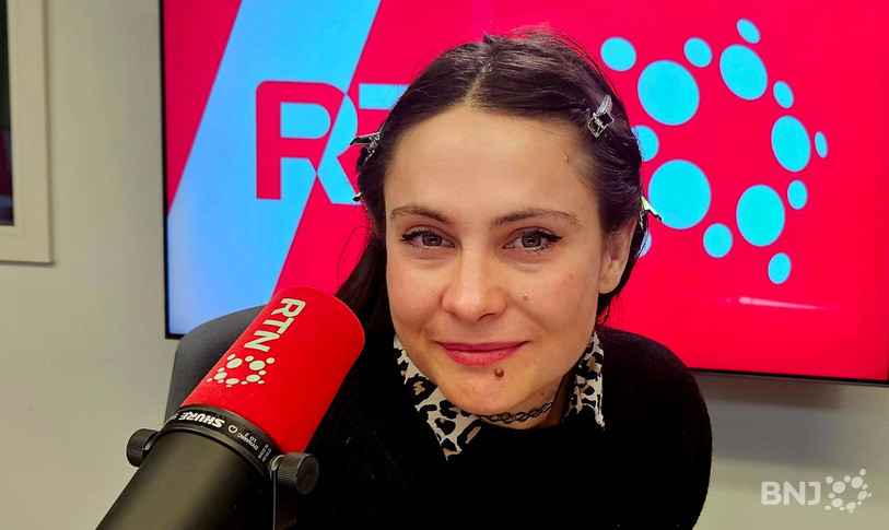 Laura Chaignat, épuisée par sa partie de pétanque, dans La Matinale.