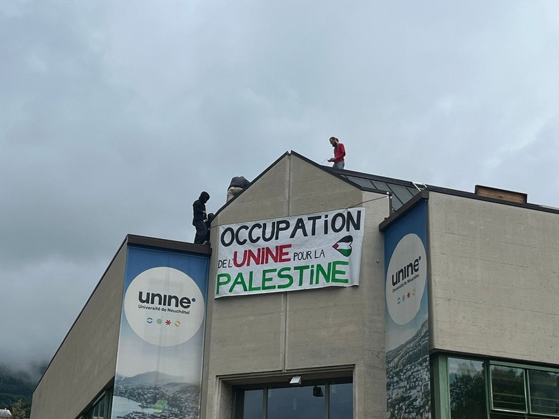 Plusieurs étudiants propalestiniens ont pris possession du hall de l’Aula des Jeunes-Rives de l’Université de Neuchâtel.