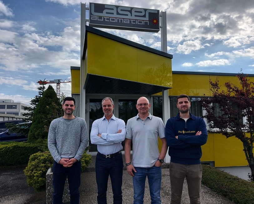 Les deux frères Jean-Christophe et Gilles Kullmann sont entourés de Julien et Jeremy, les fils de Jean-Christophe qui vont reprendre Laser Automation.