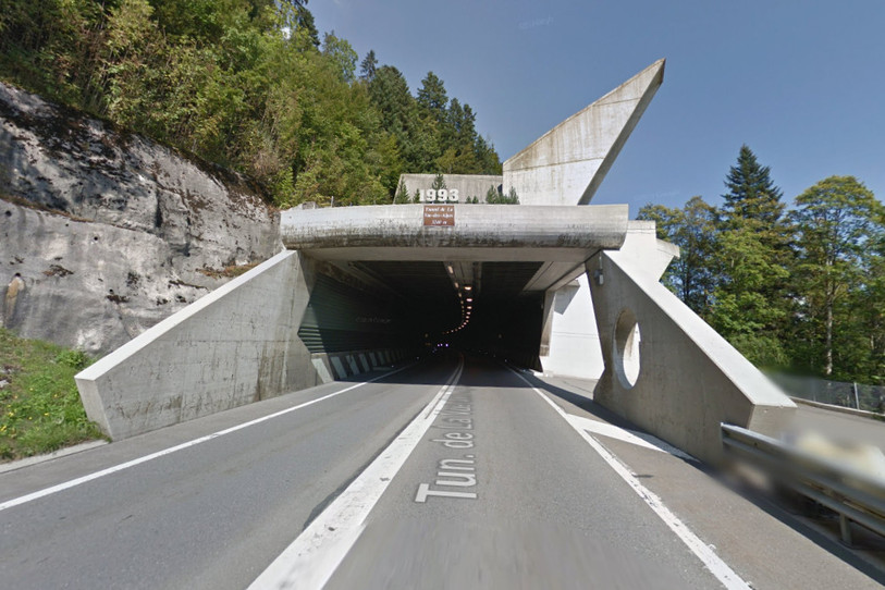 Les tunnels sous La Vue-des-Alpes ont été fermés à la circulation durant environ trois heures ce lundi après-midi. (Photo : Google Maps / archives 2024)