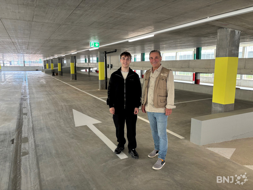 Pascal Bourquard et son fils Alexandre ont pu revoir les dernières finitions du parking.