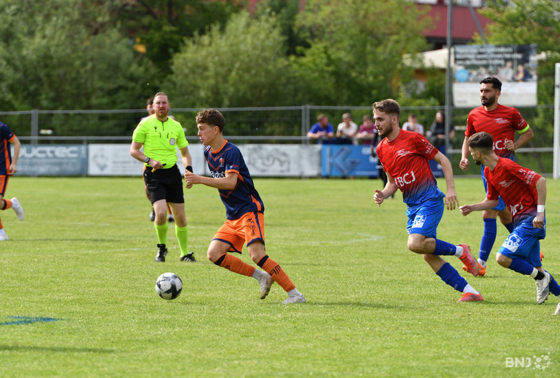 La réserve du FC Ajoie-Monterri (ici en finale de la Coupe jurassienne contre la réserve du FC Courrendlin-Courroux) joue très gros en cette fin de saison. (Photo : Georges Henz).