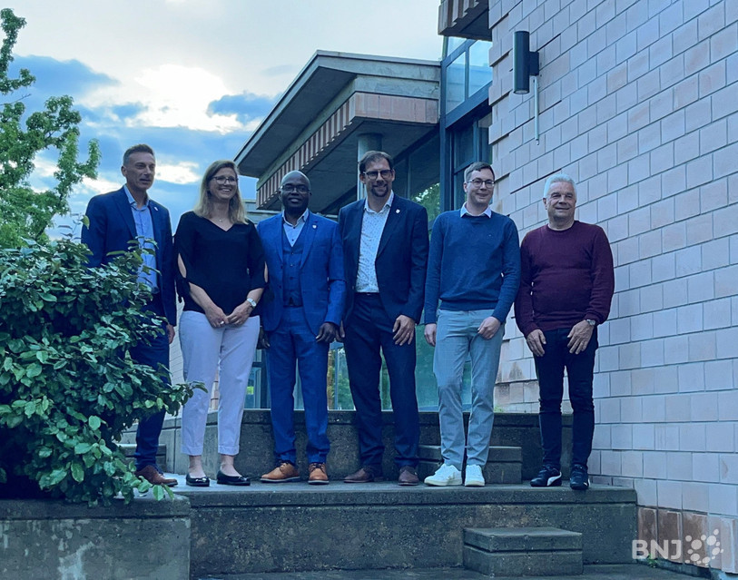 Le nouveau visage du Conseil communal de La Grande Béroche. ( De g. à d. Nicolas Pfund (Chancelier), Carine Muster (PLR), Hassan Assumani (PS), Thierry Pittet (PLR), Maxime Rognon (PVL), Frédy Nussbaum (Groupement)).