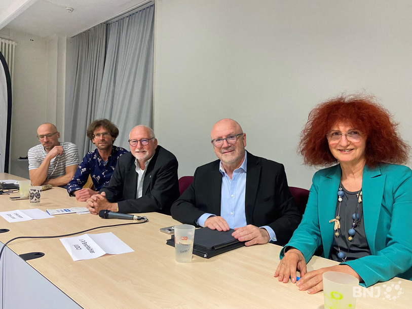 Les différents partis se sont affrontés pendant près de deux heures mardi soir (de g. a .d : Vincent Costet (modérateur), Laurent Duding (PS), Patrick Herrmann (Conseiller communal), Jean-Pierre Brechbühler (UDC), Brigitte Leitenberg (PVL). 