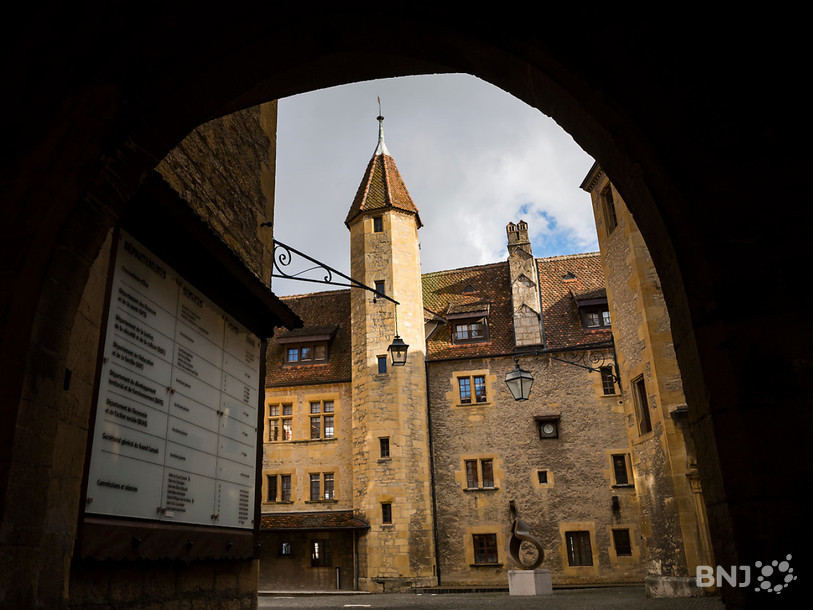 Le prévenu a été jugé coupable de contrainte sexuelle et d'actes d'ordre sexuel sur des mineurs par la Cour pénale neuchâteloise. (Photo d'archive : KEYSTONE / Jean-Christophe Bott).