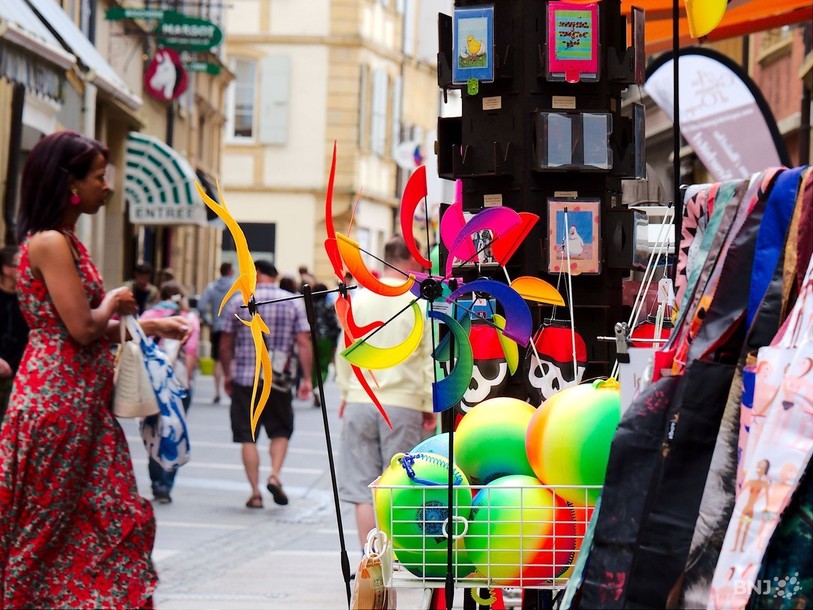 La Quinzaine neuchâteloise anime les rues de Neuchâtel. (Photo : archives)