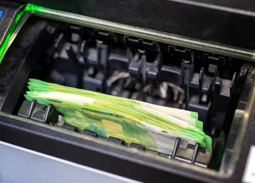 La BCN et la Raiffeisen ferment plusieurs bancomats dans la région après l'attaque d'un distributeur d'argent à La Brévine. (Photo : illustration).