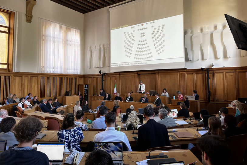 Le Grand Conseil a décidé mercredi par 60 oui, 33 non et 2 abstentions de renvoyer en commission la question de la fin des rentes à vie des conseillers d'Etat.