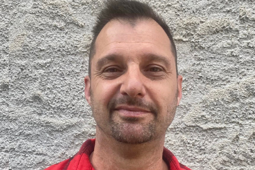   Avec sa chemise à carreaux, Martin Rioux fait partager ses saveurs du Québec. (Photo : Martin Rioux).
