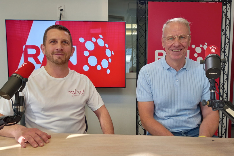 De gauche à droite : Grégory Rochat (membre de l’association Raphaël) et Martial Morel (co-organisateur du marathon de Spinning).