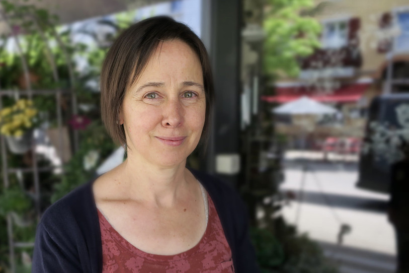 Agnès Lovis (co-présidente de l’association Autisme Jura) nous présente la soirée de témoignage autour de l’autisme et de l’accueil de personnes atteintes de trouble du spectre autistique.
