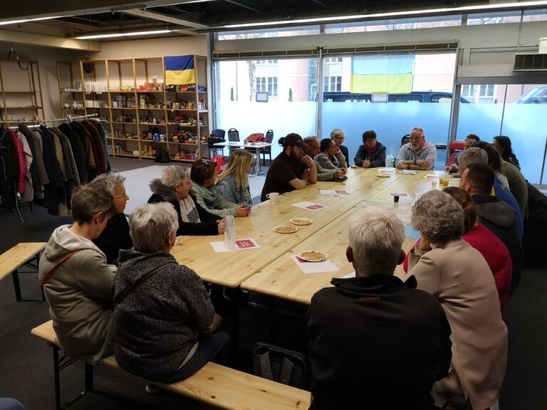 Réunie en assemblée générale, mardi soir, l’association S.O.lidaire.S a décidé de mettre fin à sa mission débutée le 1er avril 2022. (Photo : Association S.O.lidaire.S).
