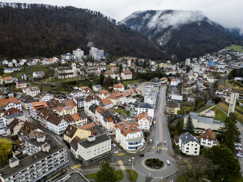 François Comte livre son commentaire en vue des votations sur le Concordat de Moutier. (Photo : KEYSTONE/LAURENT MERLET).