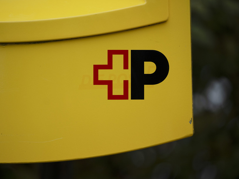 La Poste ne distribuera plus le courrier A systématiquement dans les délais. (Photo : KEYSTONE / Christian Beutler).