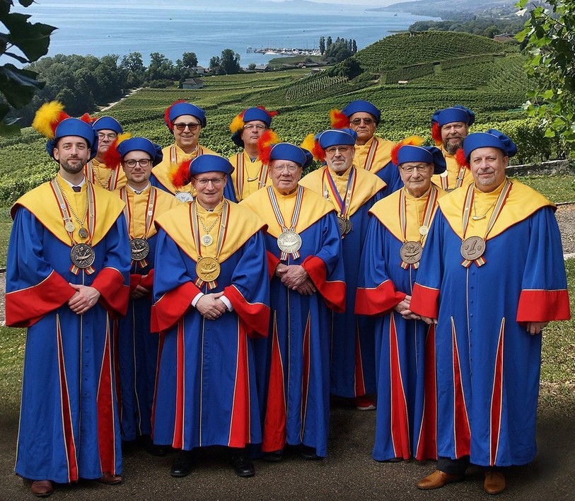 Le Chapitre, ou comité, de la Confrérie des Olifants. (Photo: Noble Confrérie des Olifants en Pays de Neuchâtel)