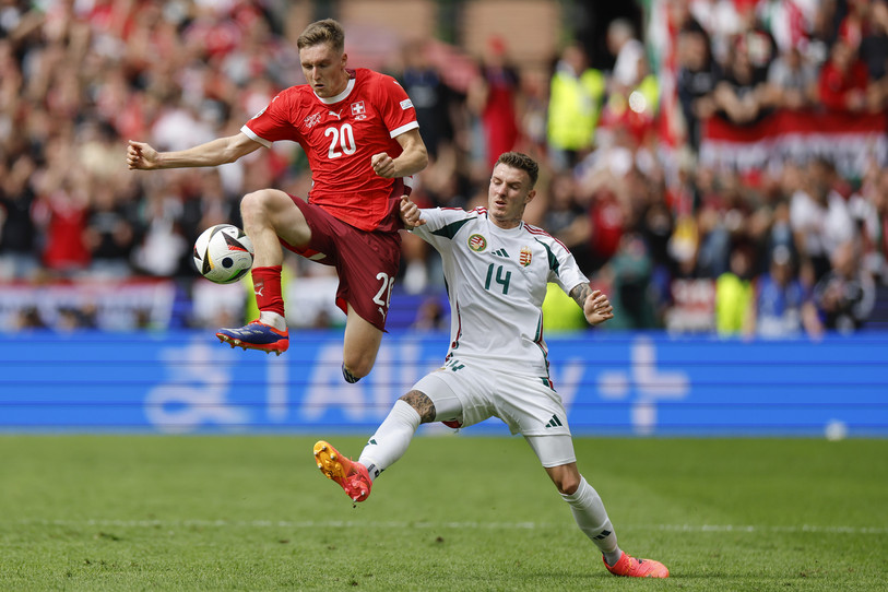 Michel Aebischer s'est mis en évidence samedi après-midi en distribuant l'assist sur le 1-0 et en inscrivant le 2-0 pour la Suisse face à la Hongrie (photo : KEYSTONE/Peter Klaunzer).