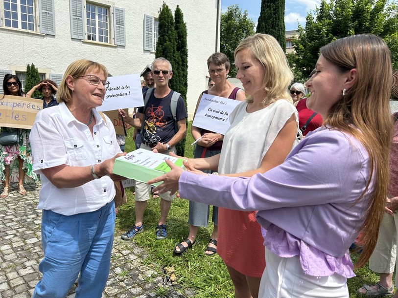 Munie de plus de 2'000 signatures, la pétition a été remise à la Chancellerie d'État.