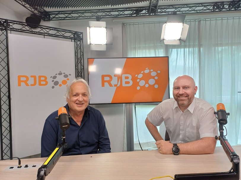 Jean-René Petignat, directeur de l’ancienne régie publicitaire SOPRODI SA (à gauche) et Michel Joray, ancien courtier en publicité chez BNJ Publicité SA, actuelle régie.