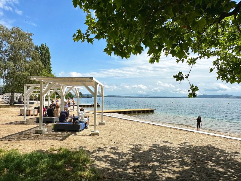 La plage des Jeunes-Rives est à nouveau ouverte au public. (Photo : Ville de Neuchâtel).
