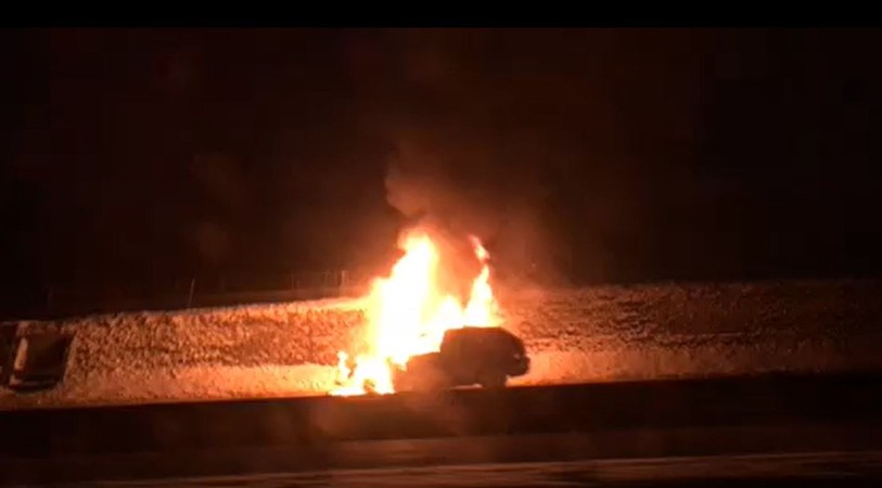 Une voiture a pris feu juste avant la sortie de Bassecourt.