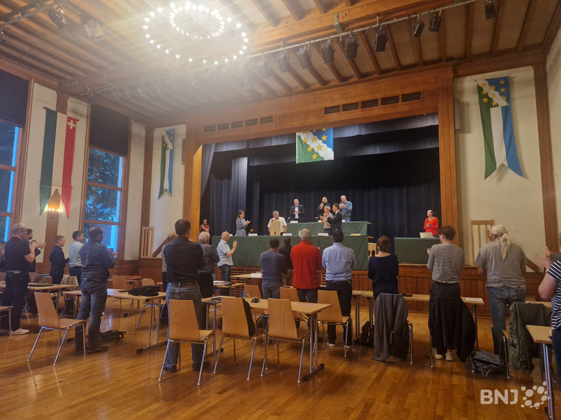 A Couvet, le législatif et l'exécutif ont longuement applaudi Yves Fatton, qui tire sa révérence après 16 ans au Conseil Communal de Val-de-Travers.