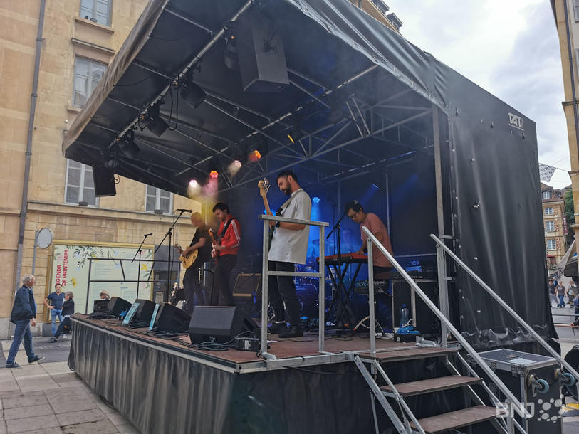 Le groupe d'ouverture de la Fête de la musique à Neuchâtel provenait d'un peu plus loin : les Genevois « The Gods They Made » se sont produits vendredi à 16h15 sur la scène de la Rue de l’Hôpital.