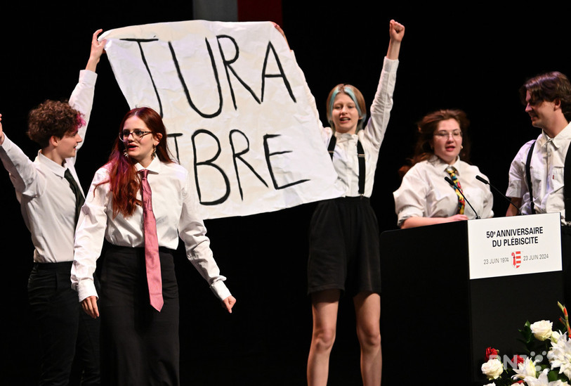 Les élèves de la matu théâtre ont démontré l’énergie de la jeunesse dans leur prestation. (Photo : Georges Henz)
