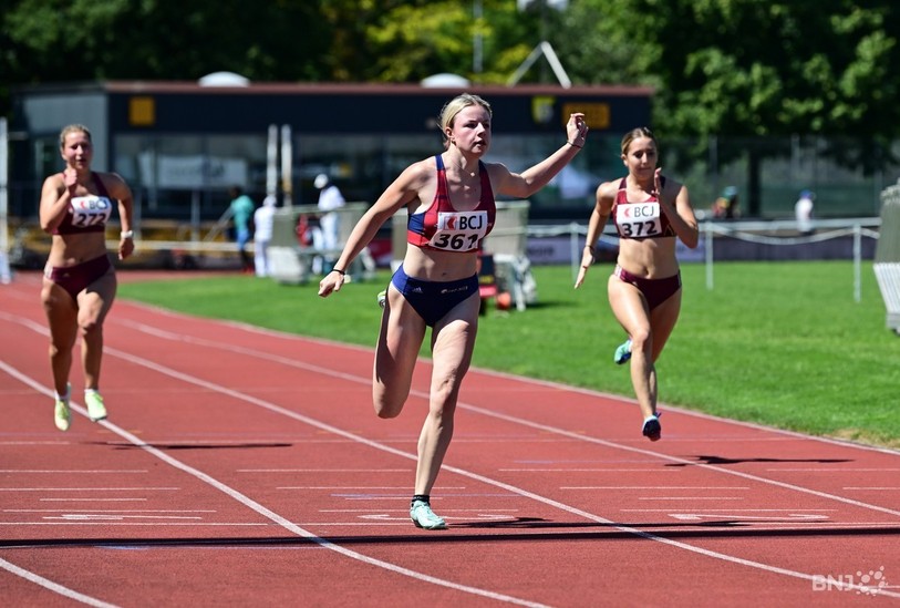 Alicia Masini a battu le record jurassien du 100 m et atteint ainsi la limite pour les championnats d’Europe U23. (Photo : archives Georges Henz.)