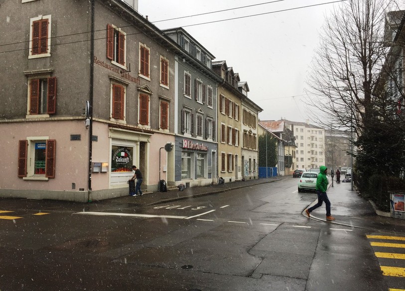 La rue de l'Avenir se verra dotée de trottoirs élargis et de bornes de protection vers la crèche.