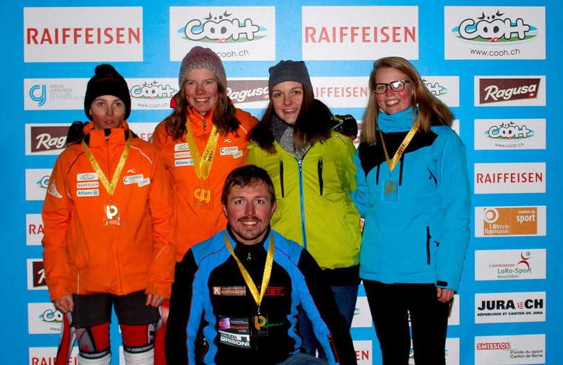 De gauche à droite: Bastien Hirschi, Léa Kaufmann, Justine Kämpf, Aneta Kenclovà en bas, Pierre Stiemsbert. (photo : Giron Jurassien)