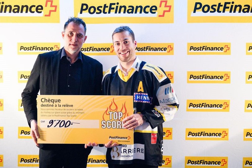 Philip-Michael Devos avec Thomas Zimmermann, responsable sponsoring chez PostFinance (photo:Manuel Lopez)