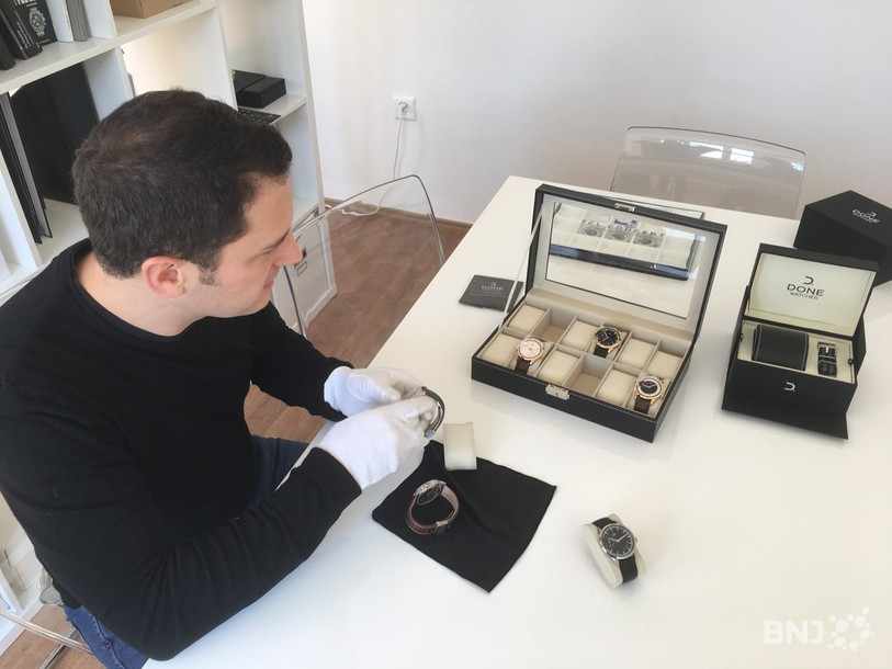 Thierry Clottu bichonne ses montres.