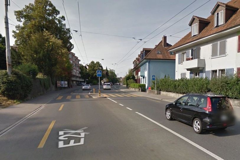 La piétonne a été heurtée près du passage piéton situé à proximité de l'arrêt de bus Piasio. (Photo: Google Maps)