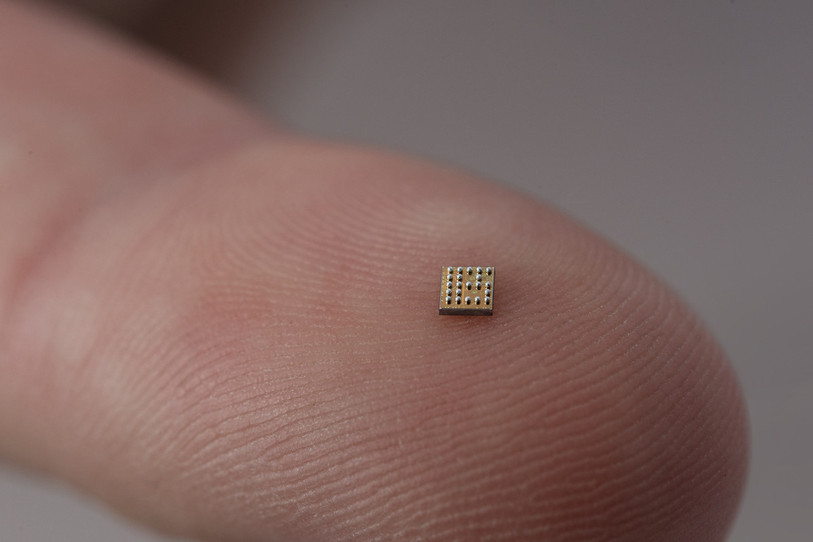 la puce est constituée de plus de 5 millions de transistors pour une surface d’environ 5mm2