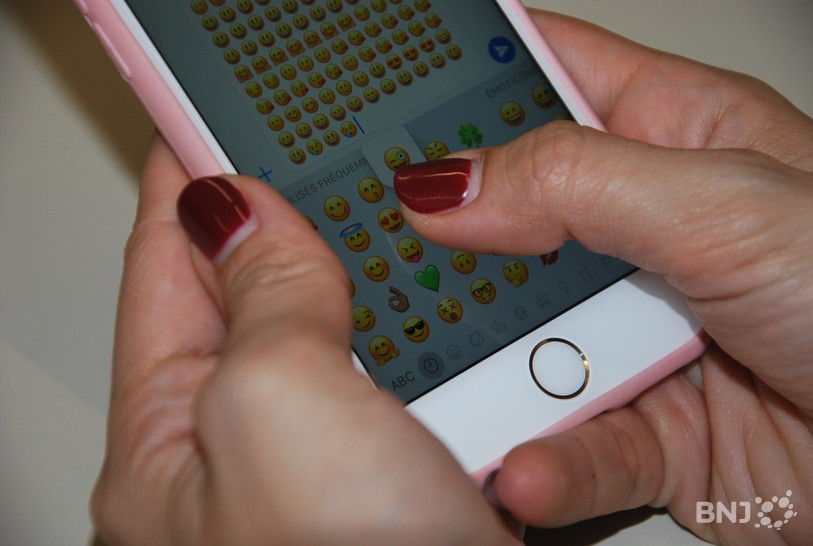 WhatsApp, Emoticônes, rire, Université de Neuchâtel, étude