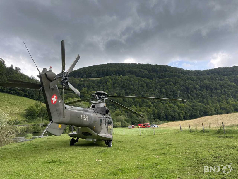Les sapeurs-pompiers de Porrentruy et du Clos du Doubs ont pu bénéficier de l’appui d’un hélicoptère Super Puma.