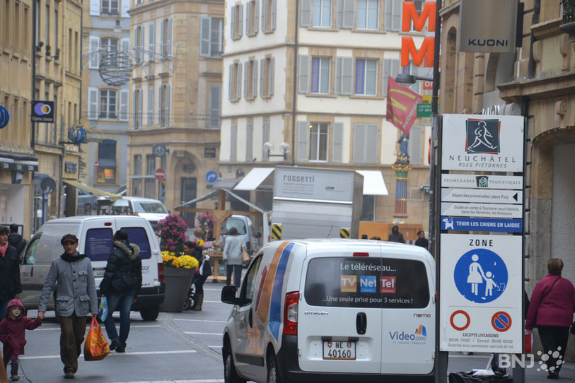 Zone piétonne, Neuchâtel, trafic